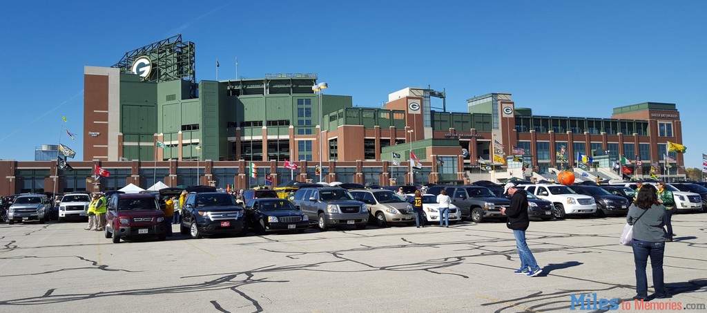 An Experience Like No Other: The Sights, Smells & Tastes of Lambeau