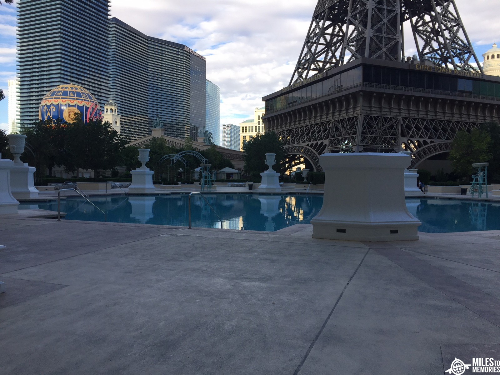 Caesars  Vegas Pools Opening for 2018 Season - TravelZork