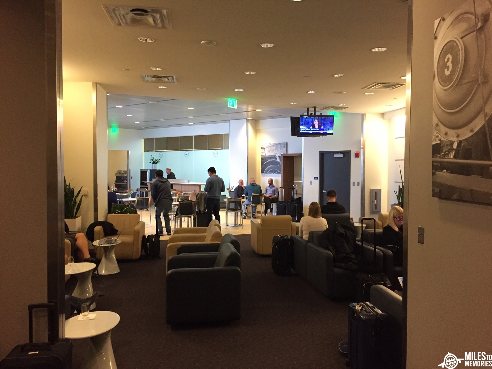 DTW Lufthansa Business Lounge Review Detroit Metro North Terminal