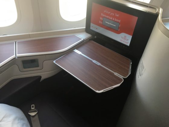 Business class tray table