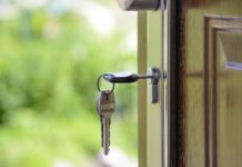Bilt Rewards Guide – Paying Your Rent Fee-Free With a Credit Card! a key in a keyhole