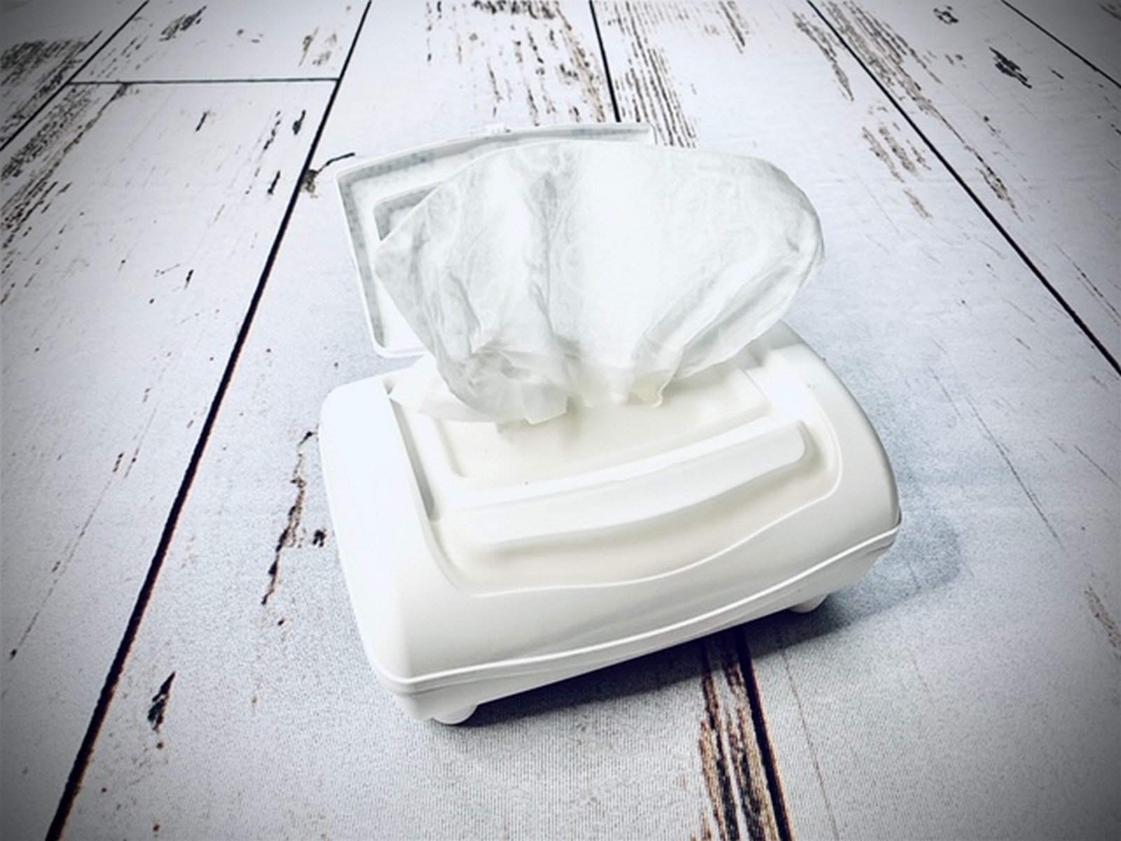 Make Your Own Sanitizing Wipes