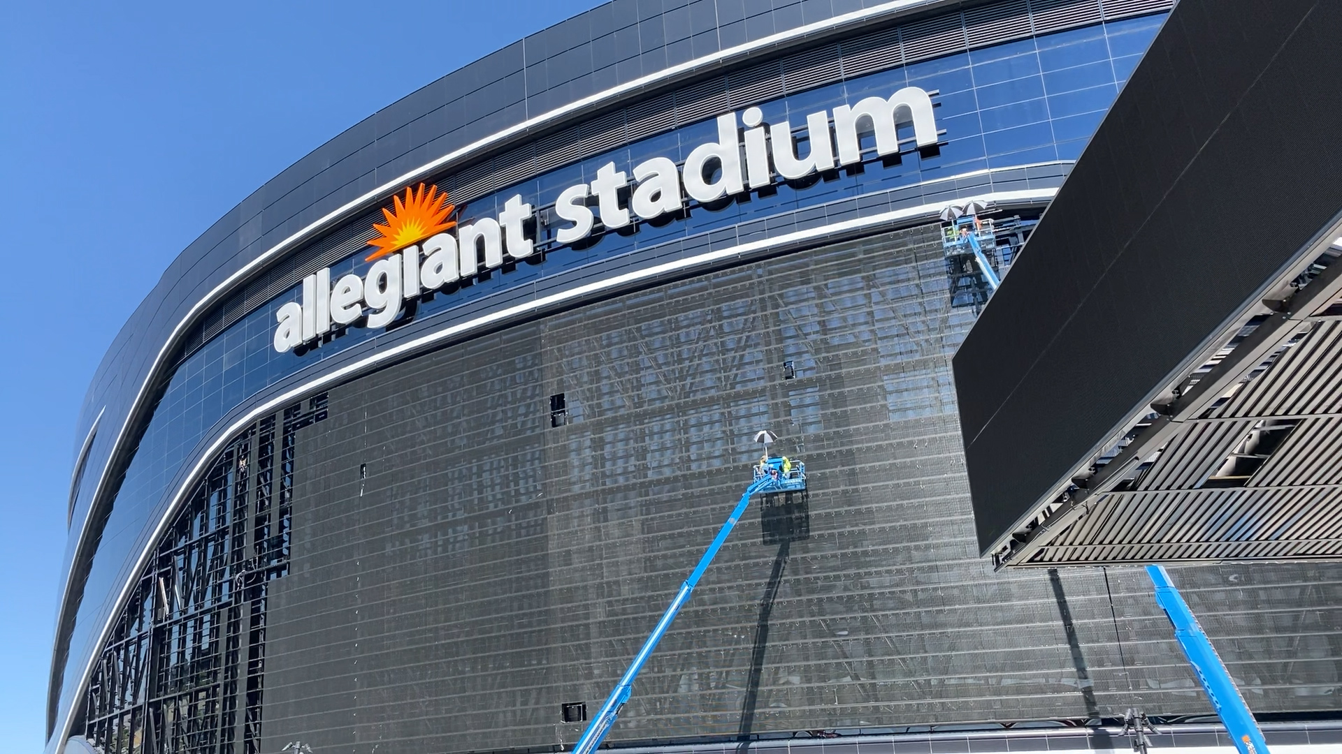 Las Vegas Raiders Allegiant Stadium Construction Tour ...