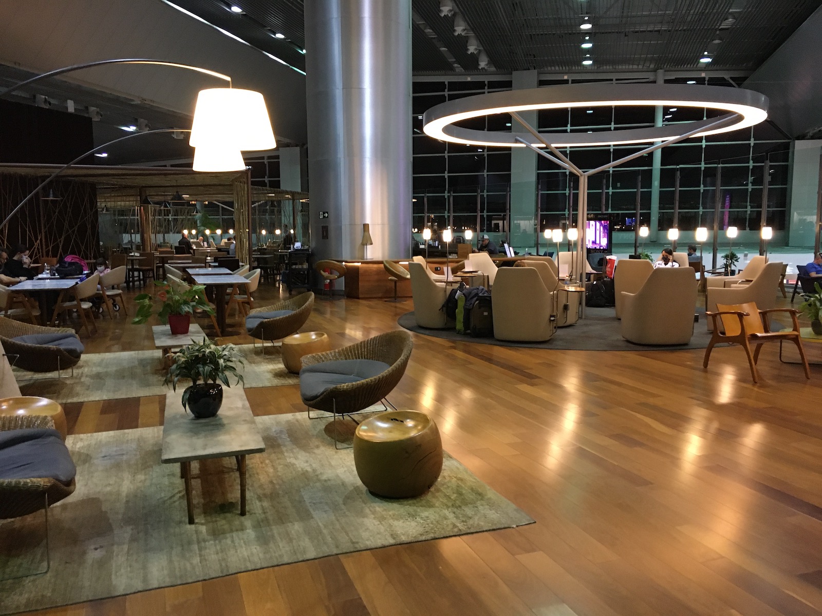 Nearly empty Star Alliance Lounge at GRU São Paulo