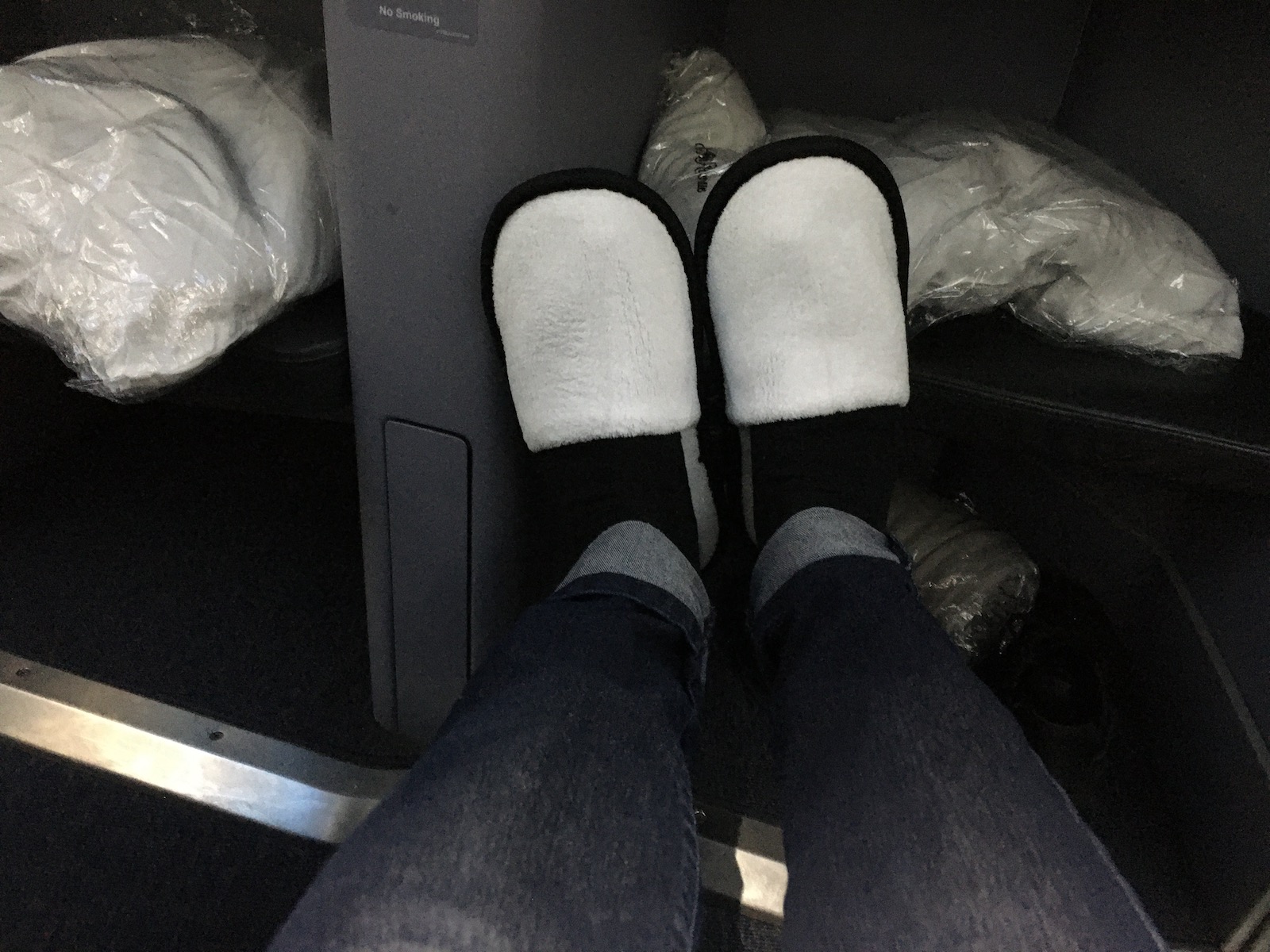 Foot well on 787 - United Polaris business class review