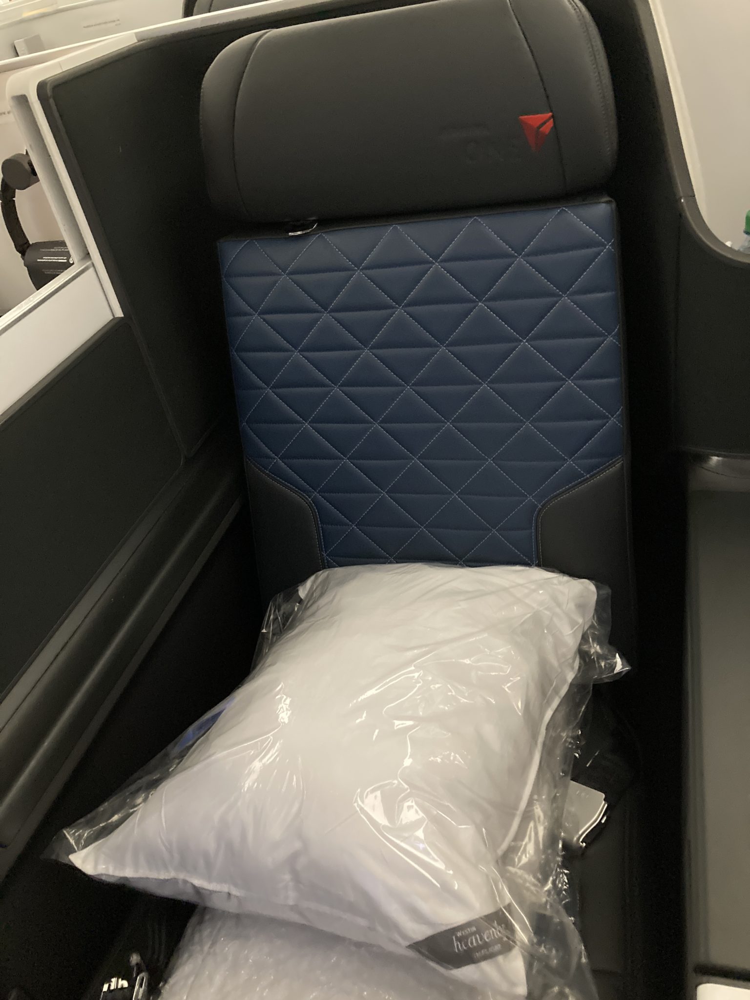 Review: Delta One Suites A330neo - New York JFK To Amsterdam AMS