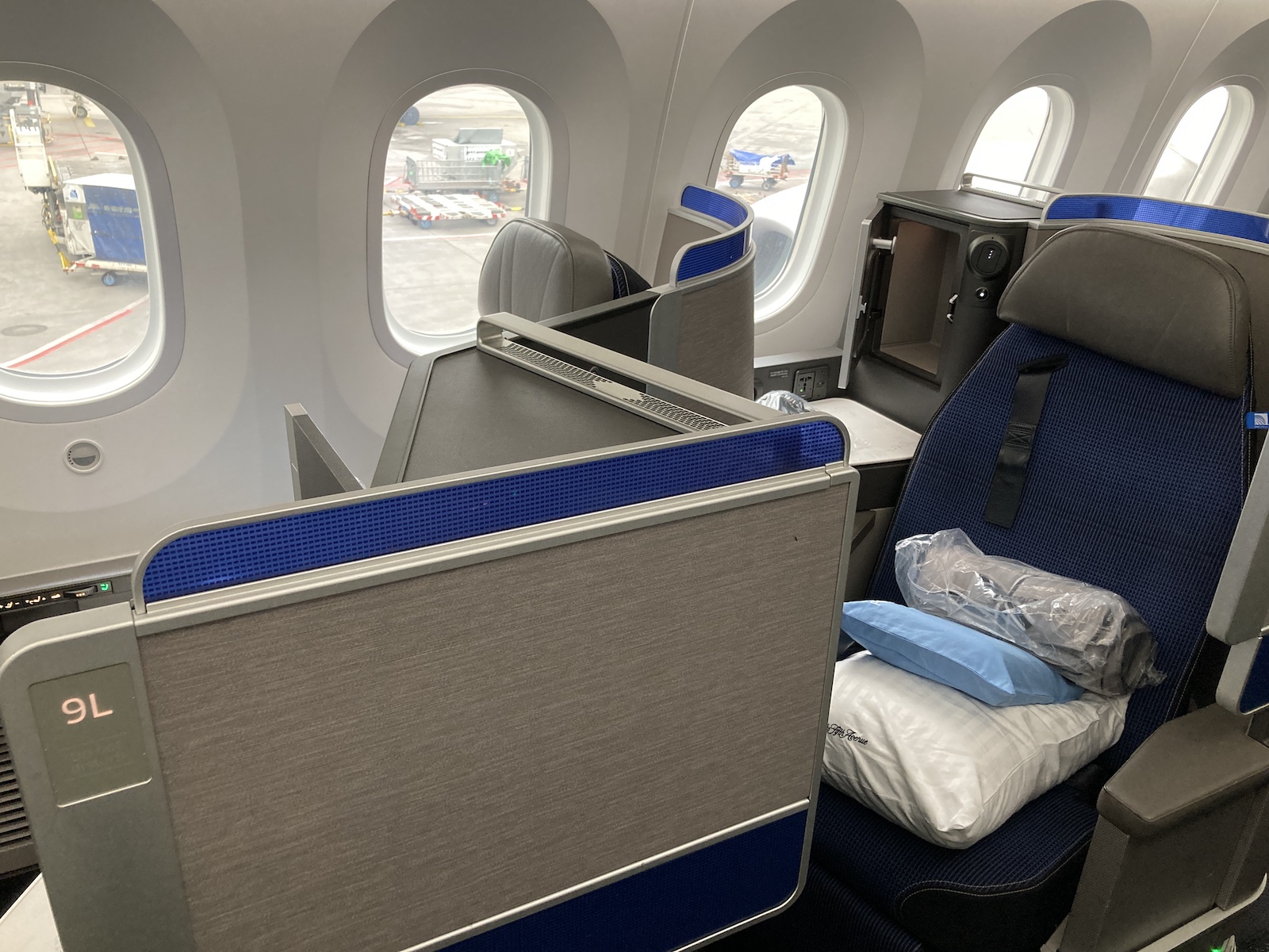 United Polaris Business Class Review: 787-10 Dreamliner FRA to EWR
