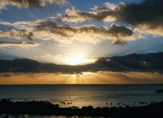 Image of a sunset in Honolulu