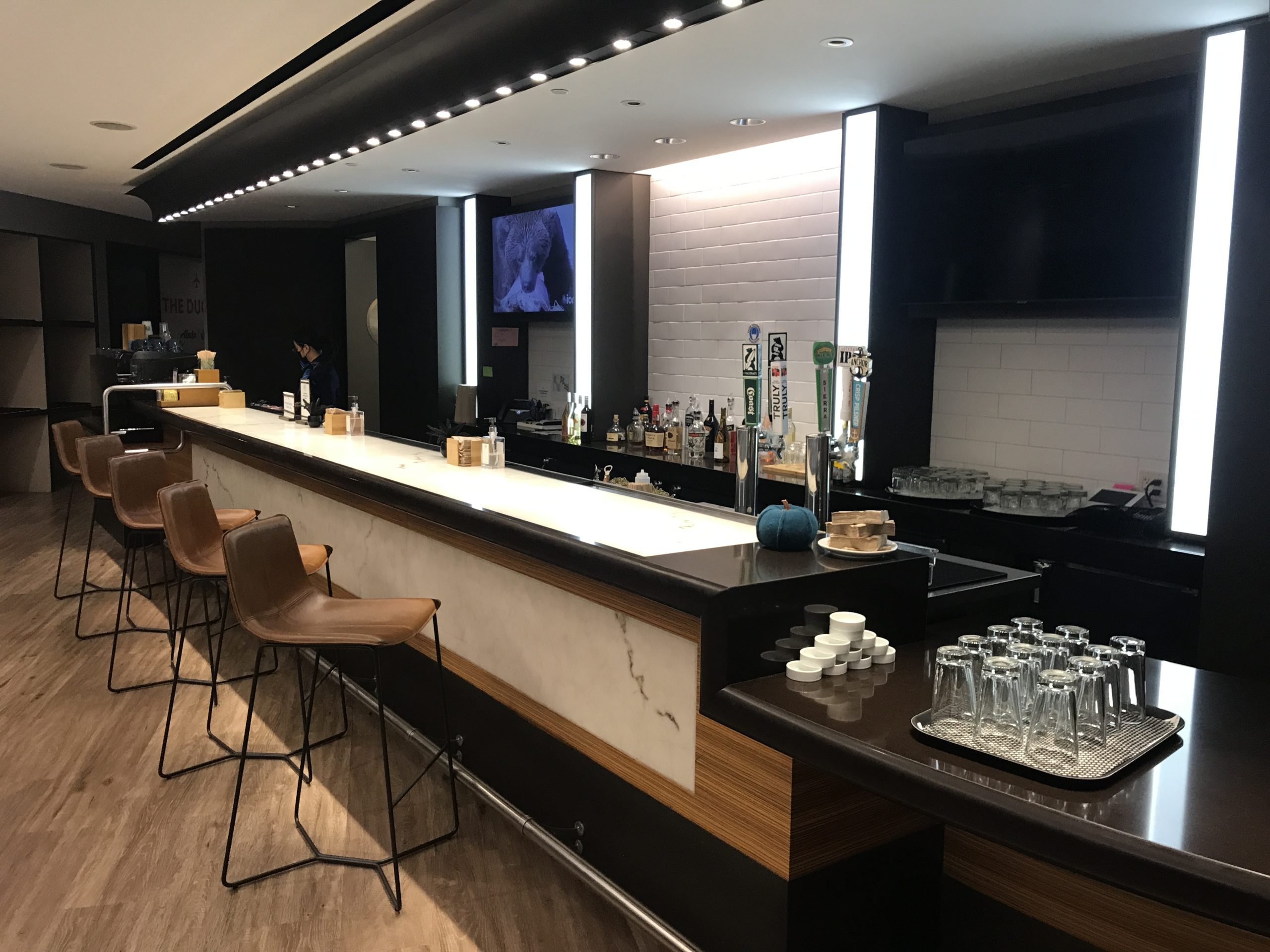 Alaska Lounge SFO Review Bar
