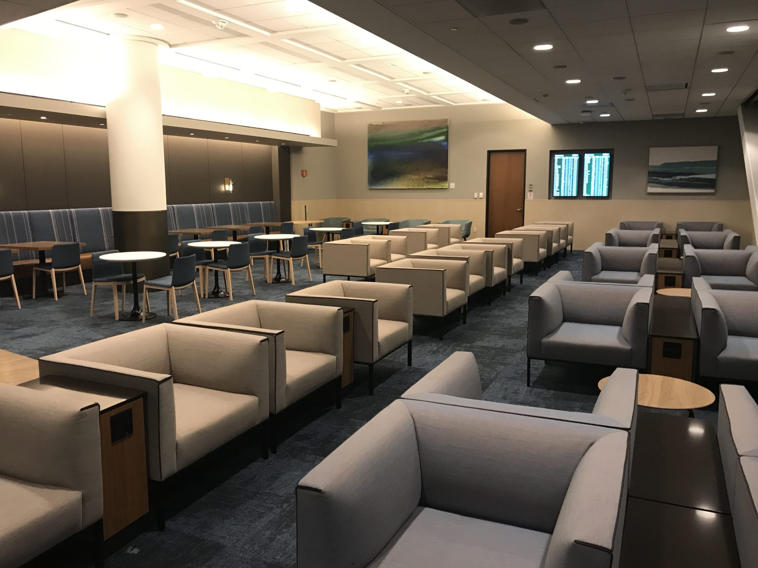 Alaska Lounge SFO Review seating