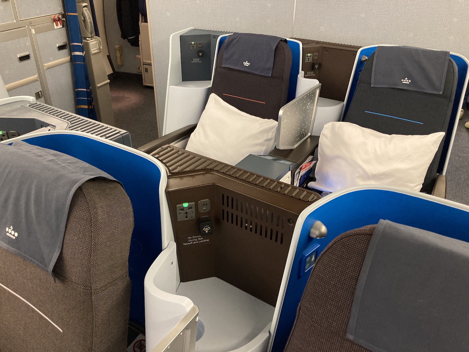 Review: KLM Business Class Mexico City to Amsterdam on B777-200