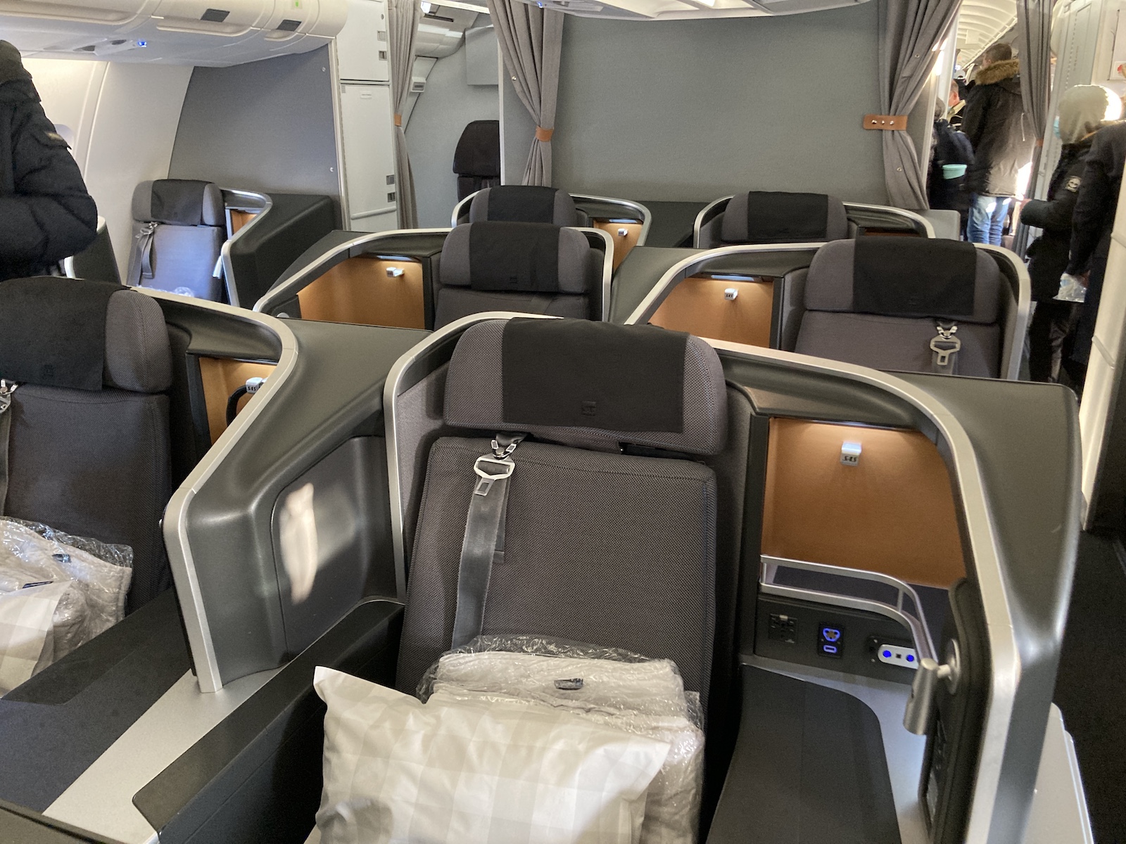 Image of SAS A330 business class cabin