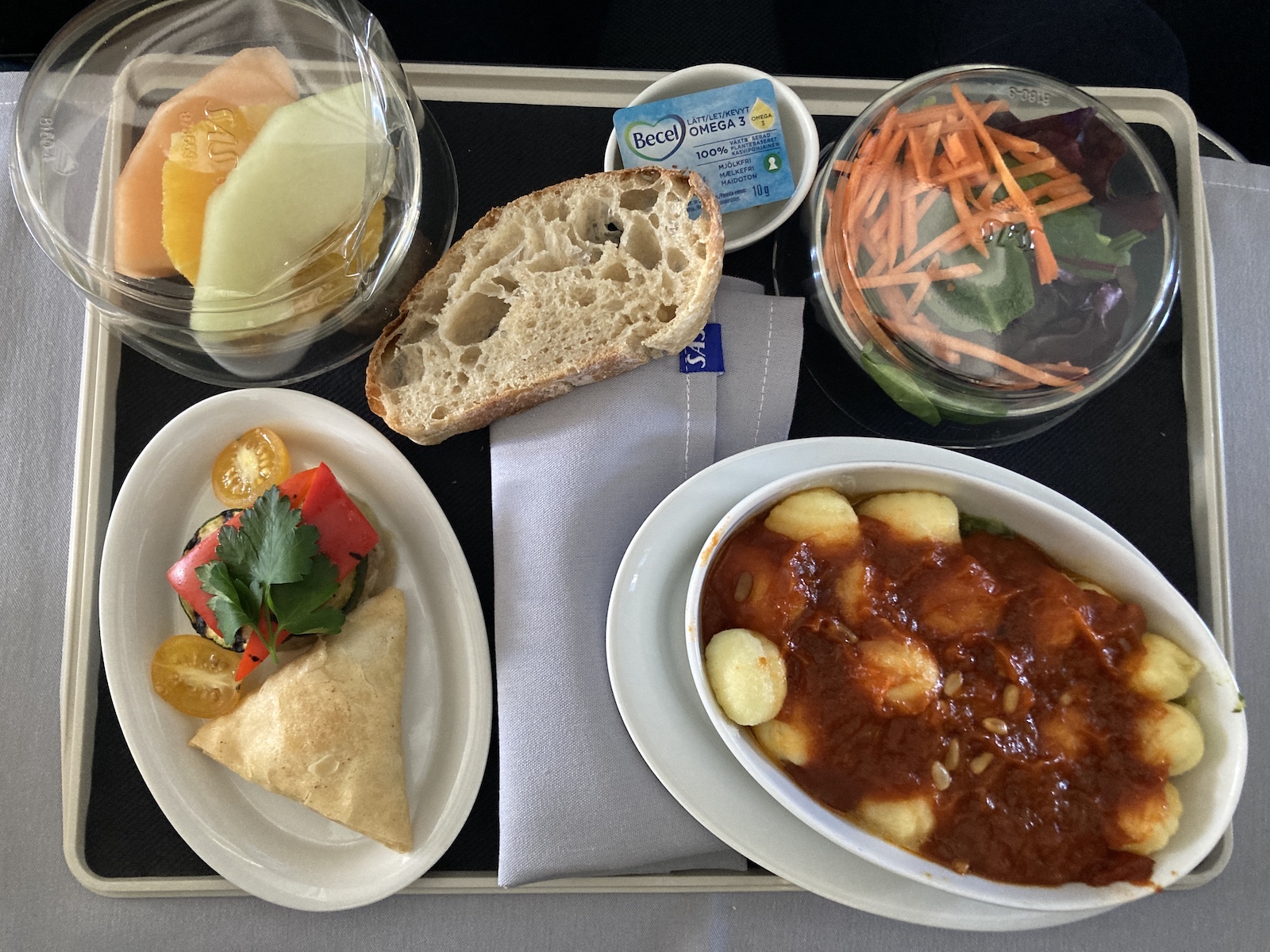 Image of first meal in SAS business class, highlight of my review.