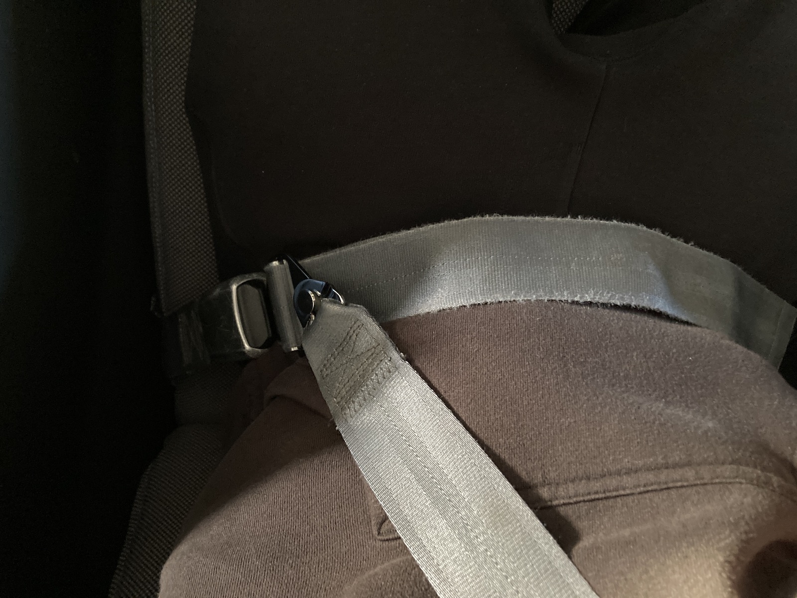 Image of SAS A330 business class seatbelt, part of my review of ARN-ORD flight