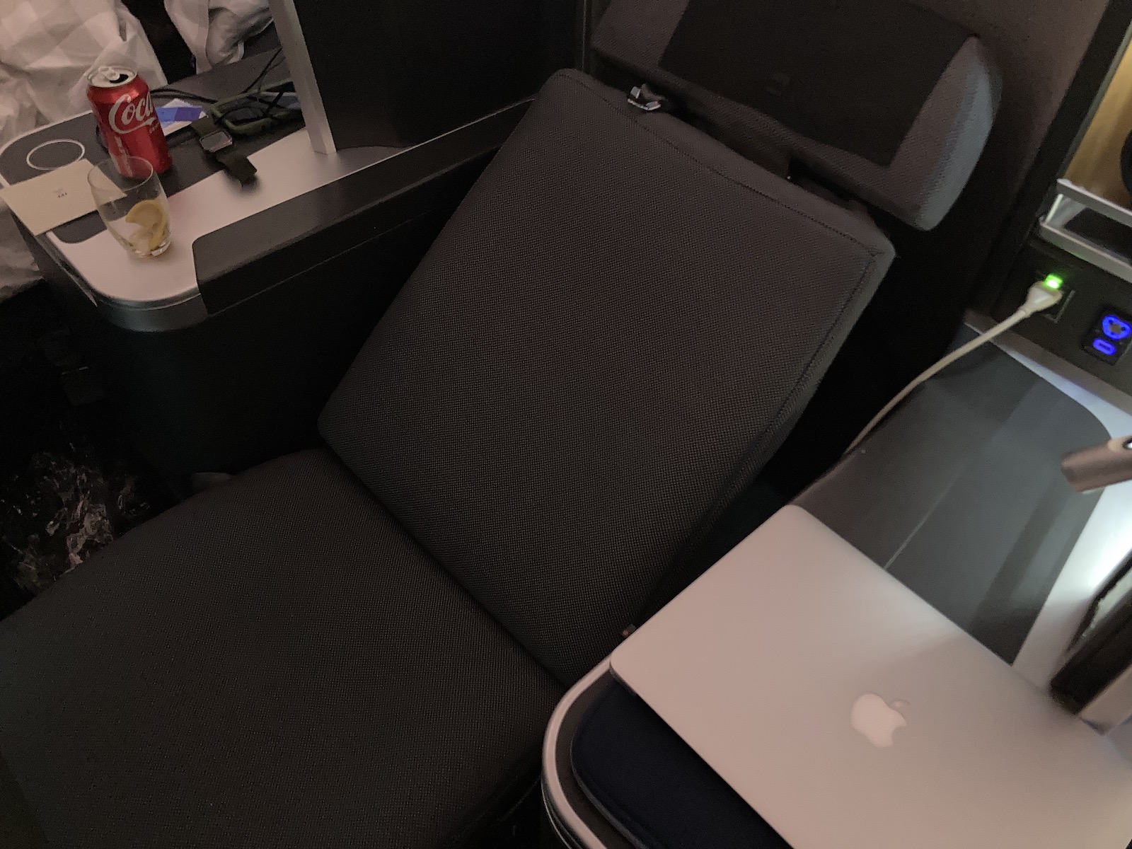 My negative review largely comes from this image of the SAS business class seat not going flat as advertised.