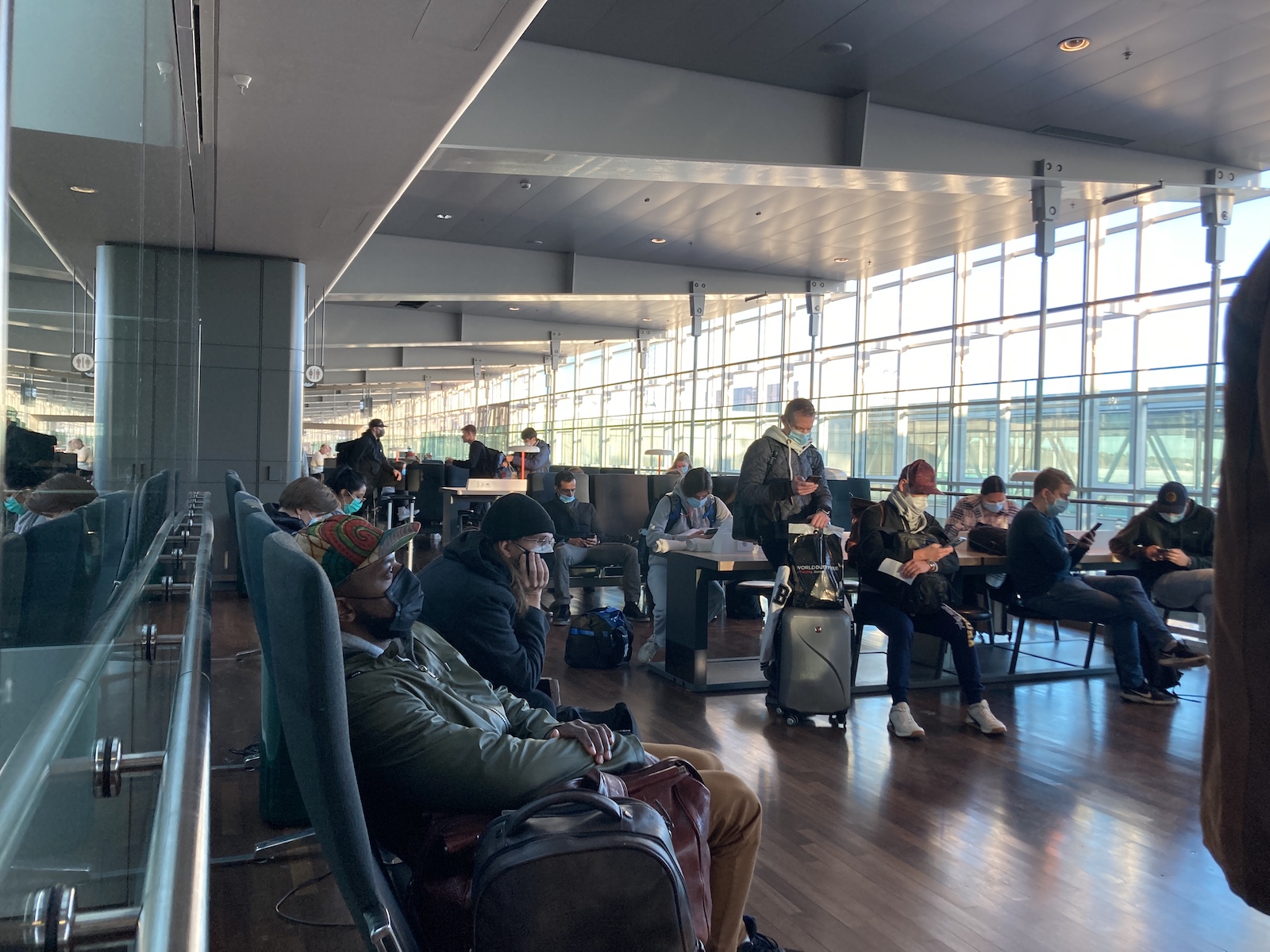 Image of waiting area with unorganized boarding line