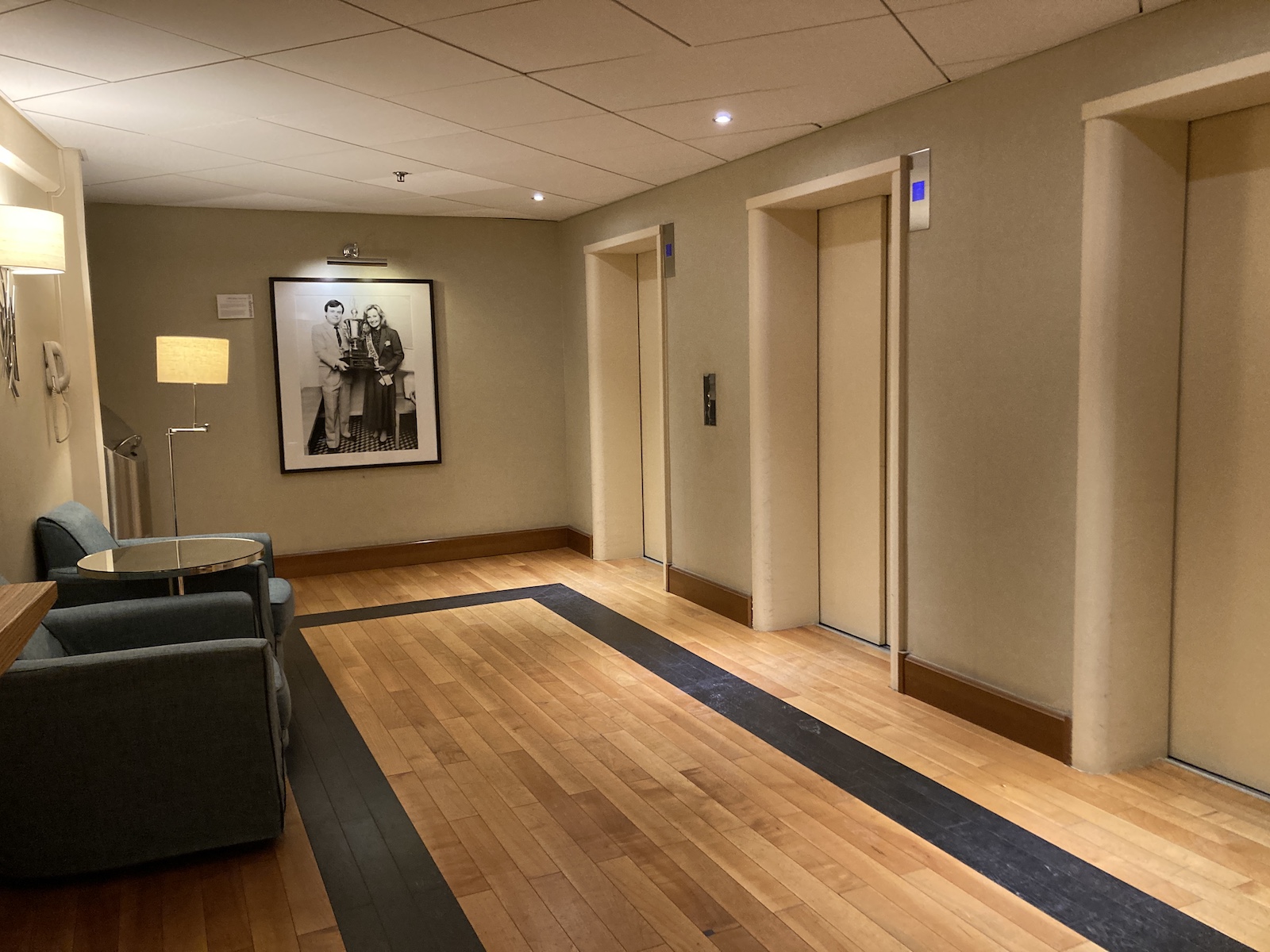 Image of elevator waiting area on 5th floor of Sheraton Stockholm Hotel