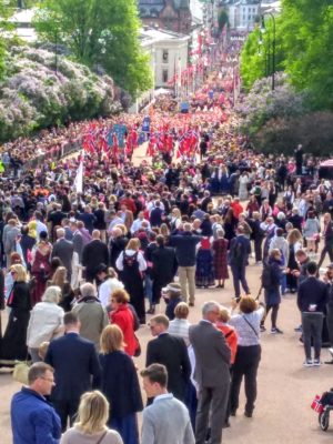 Image of people marching in Children's Parade in Oslo