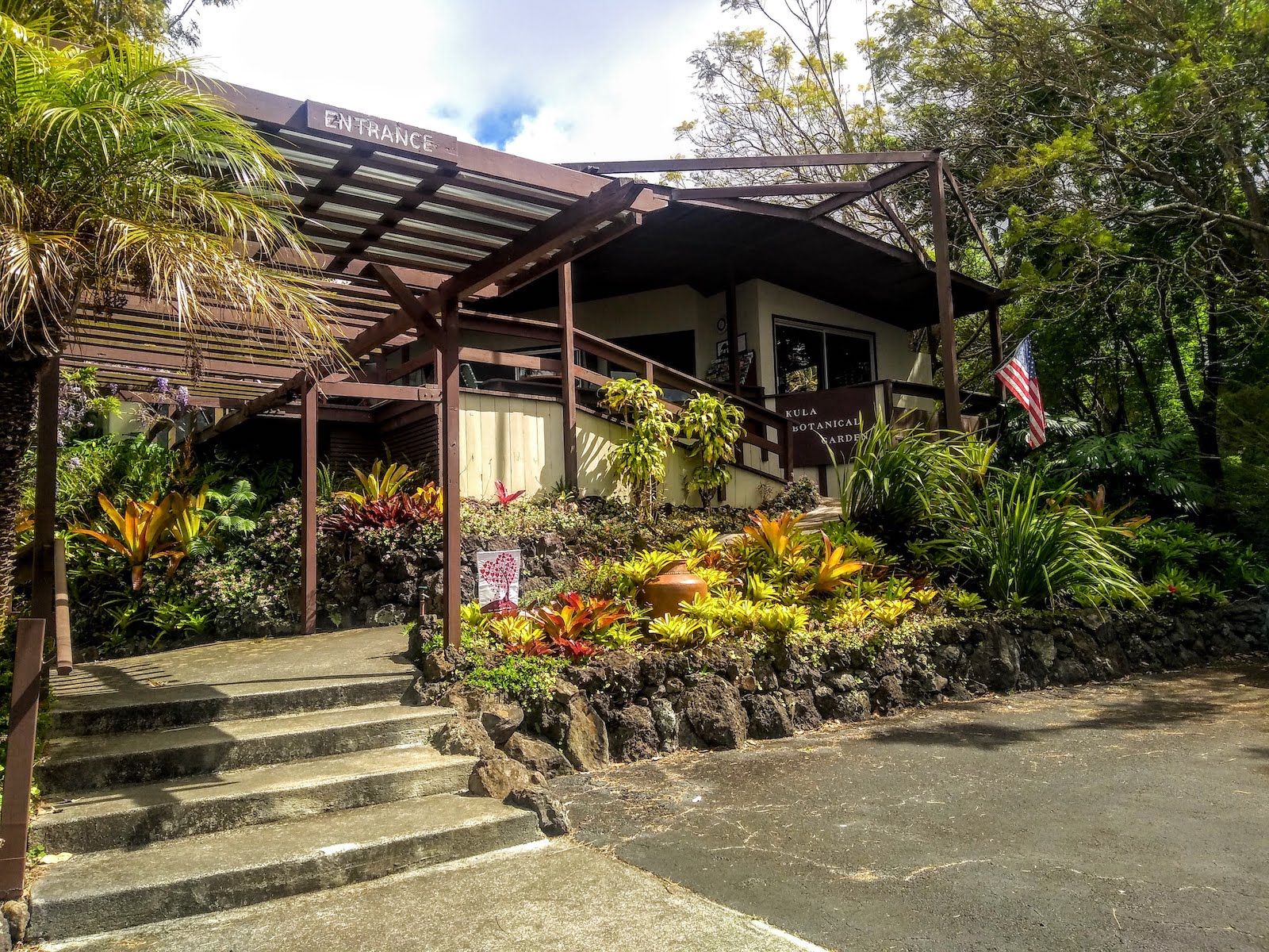 Image of entrance to Kula Botanical Garden, one of the author's favorite things to do in Maui