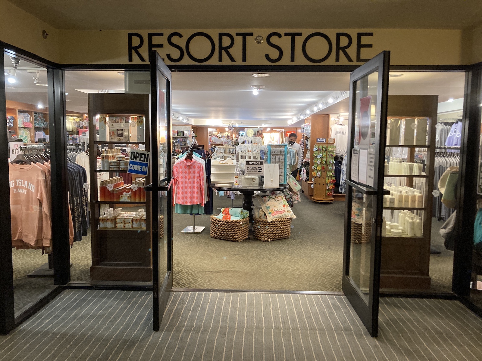 Photo of entrance to shop on the ground floor of Waikoloa Beach Marriott Resort Spa