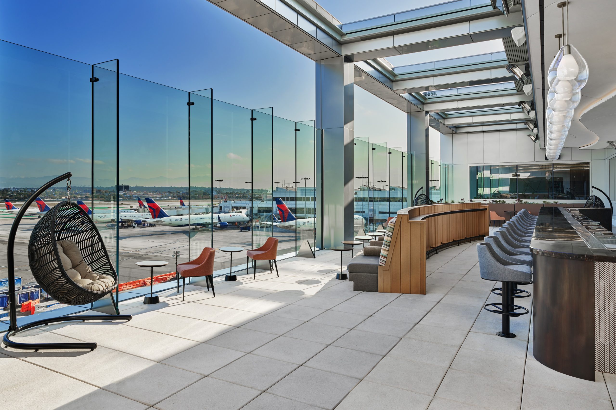 Delta Considers Cutting Lounge Access for Elites