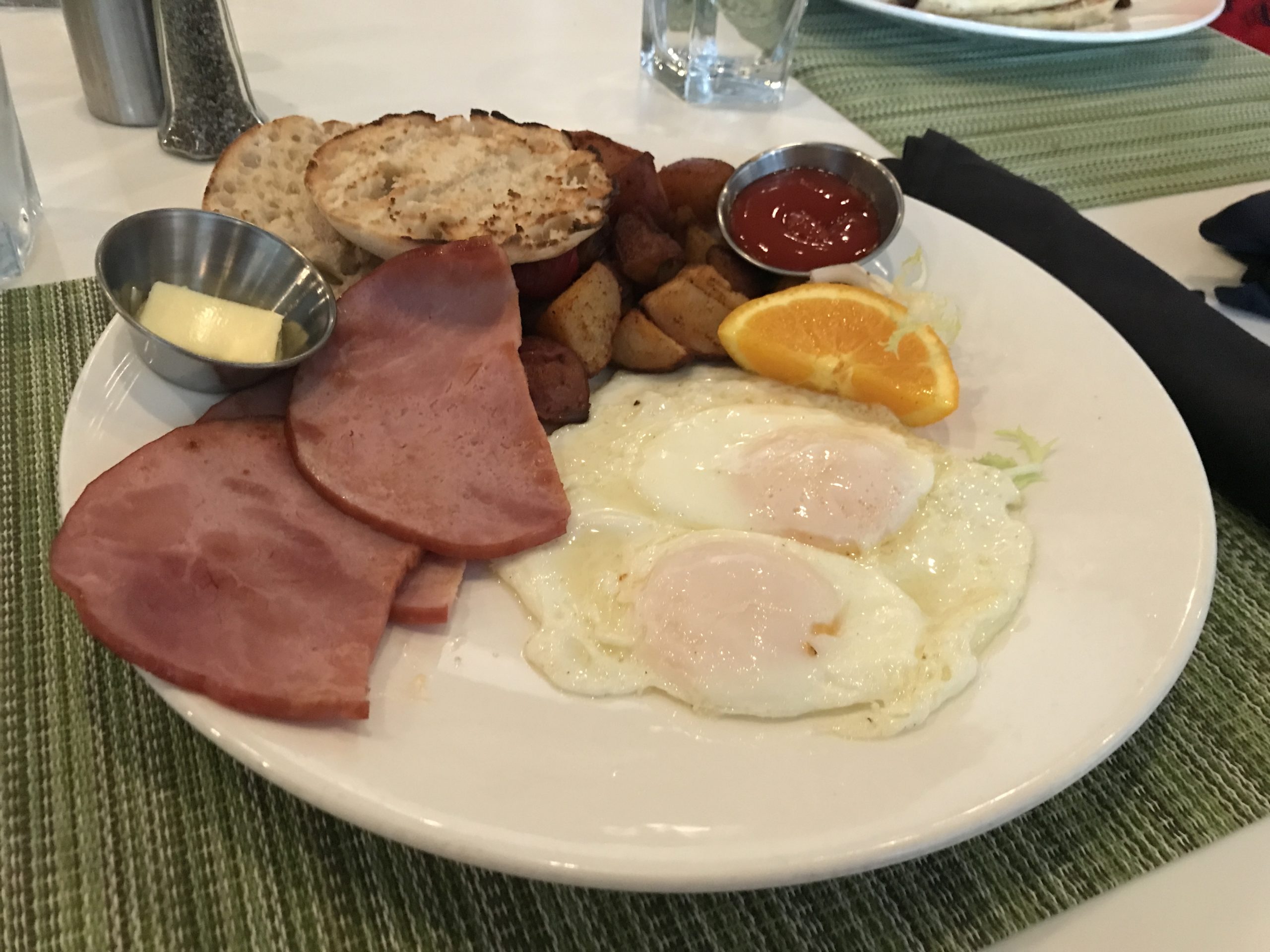 Hotel Paradox Santa Cruz Breakfast