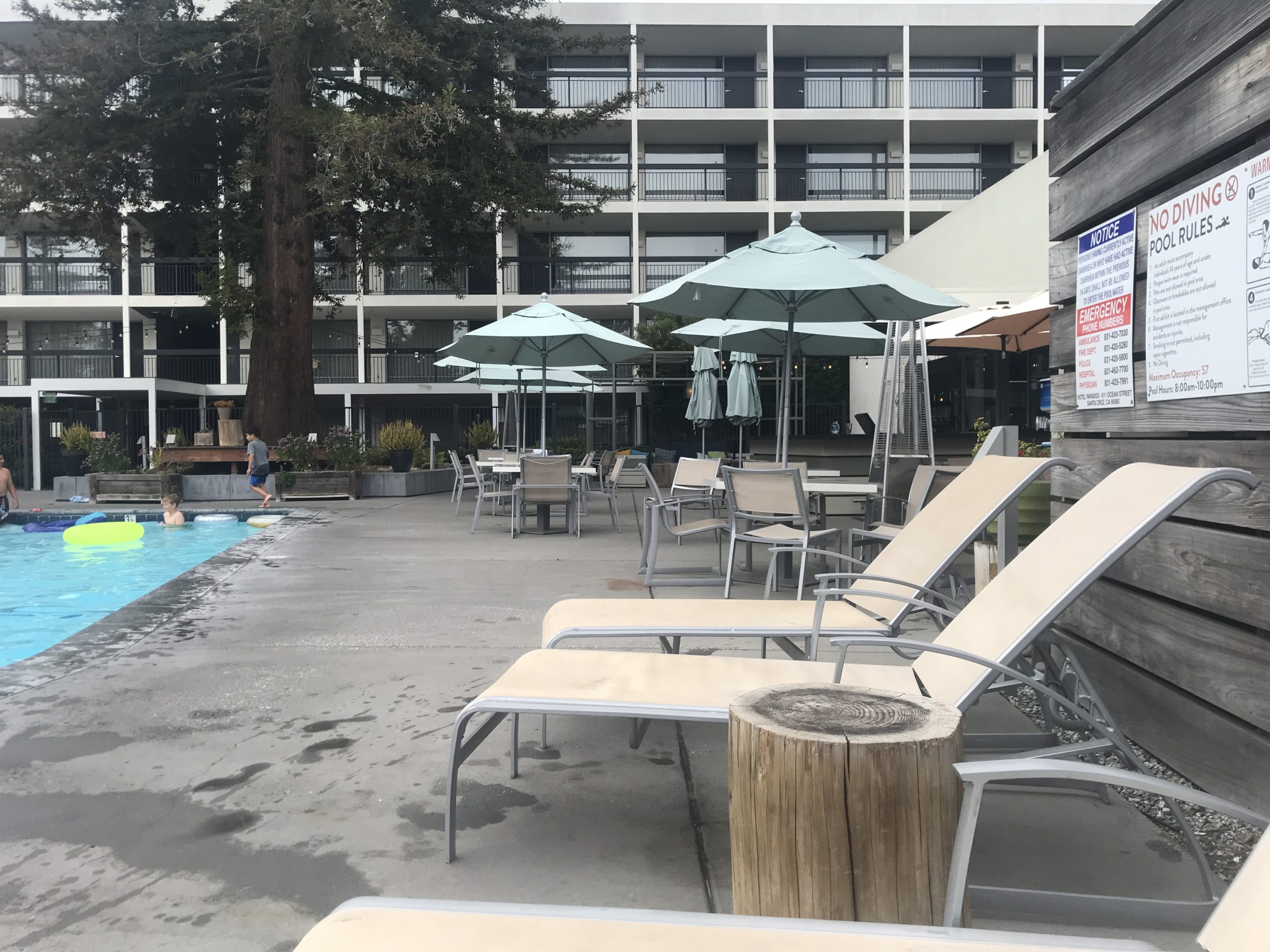 Hotel Paradox Santa Cruz Poolside