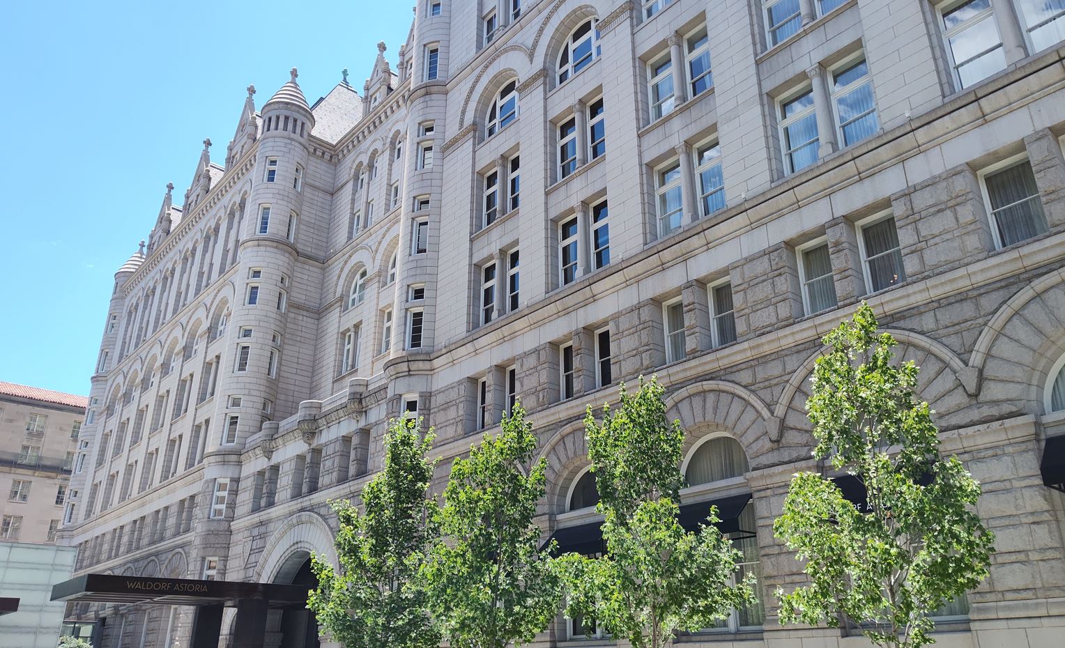 a large building with many windows