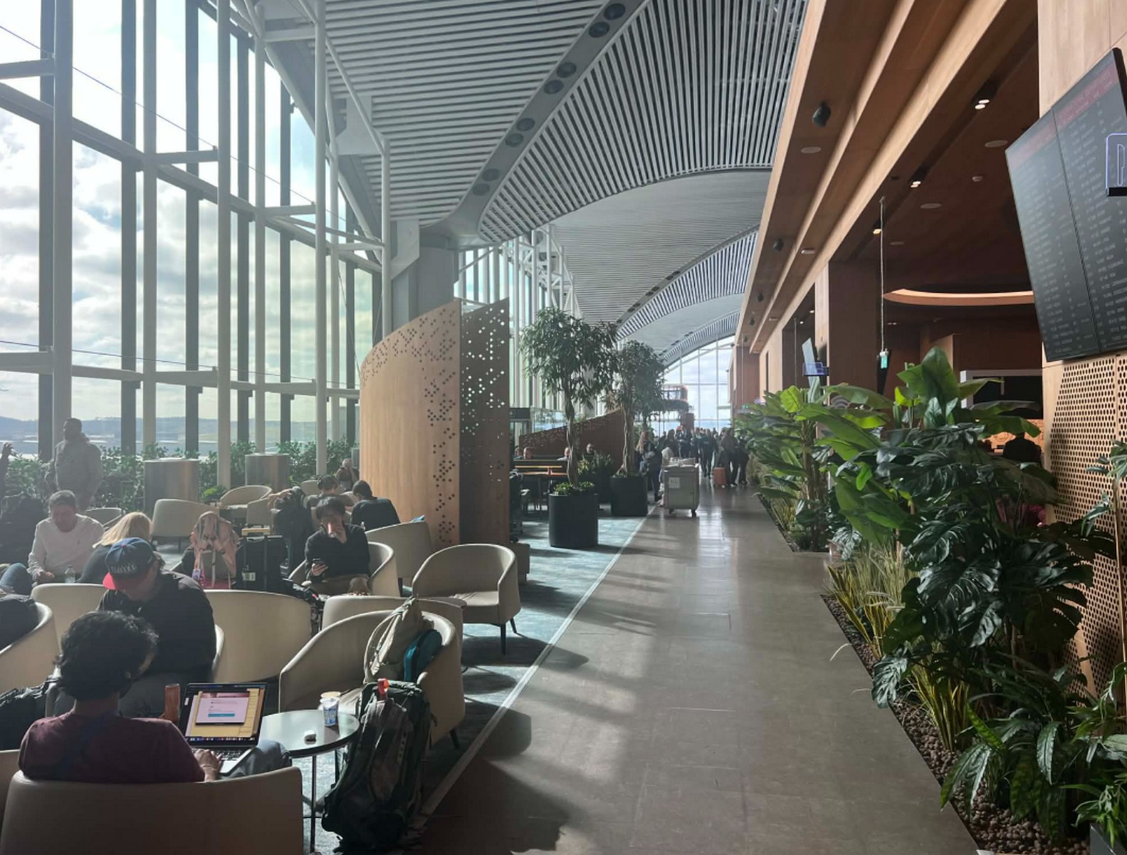 Detroit to Istanbul Business Class Flight Review